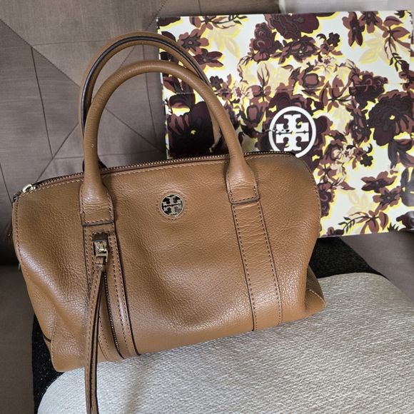 💫 Tory Burch: Brody Satchel - Picture 2 of 14